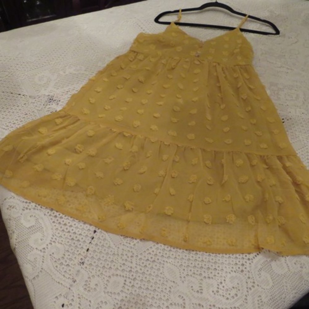 NWOT Polka V Neck Sleeveless Ruffle Dress - Picture 2 of 3